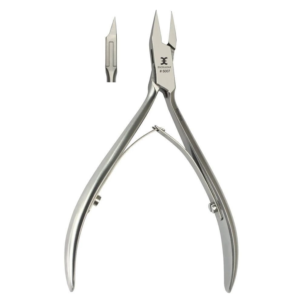 Pince à ongles en métal argenté, avec pointe séparée. Logo et texte visibles. Pince à ongles d'angle.