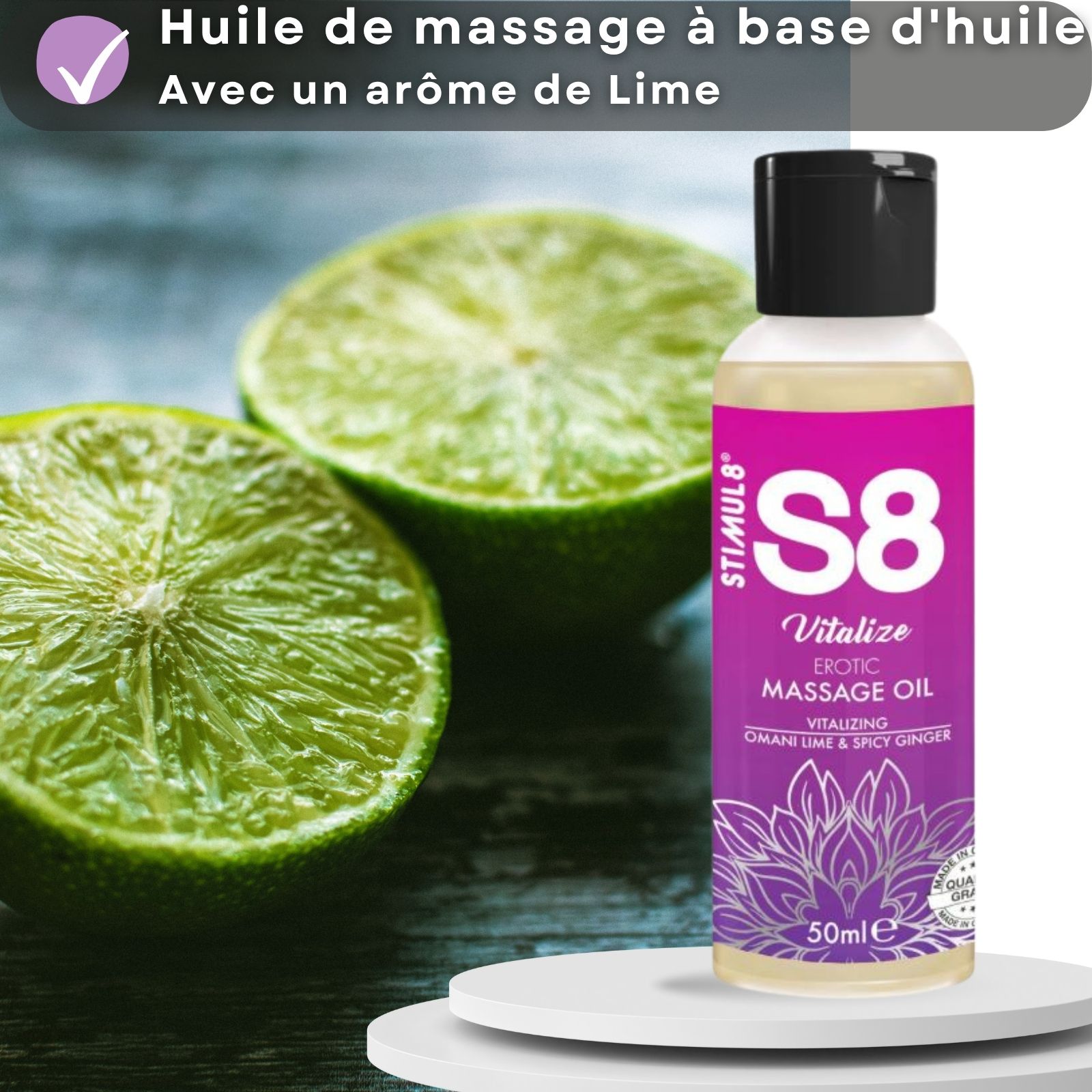 Flacon d'huile de massage avec bouchon noir. Inscription : S8 Vitalize Erotic Massage Oil. 50ml. Tranches de citron vert.