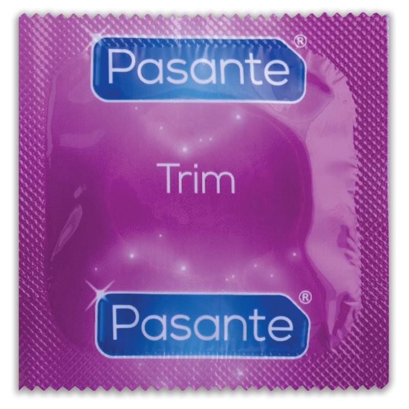 Préservatif Pasante Trim emballé individuellement en violet. Texte : Pasante Trim.