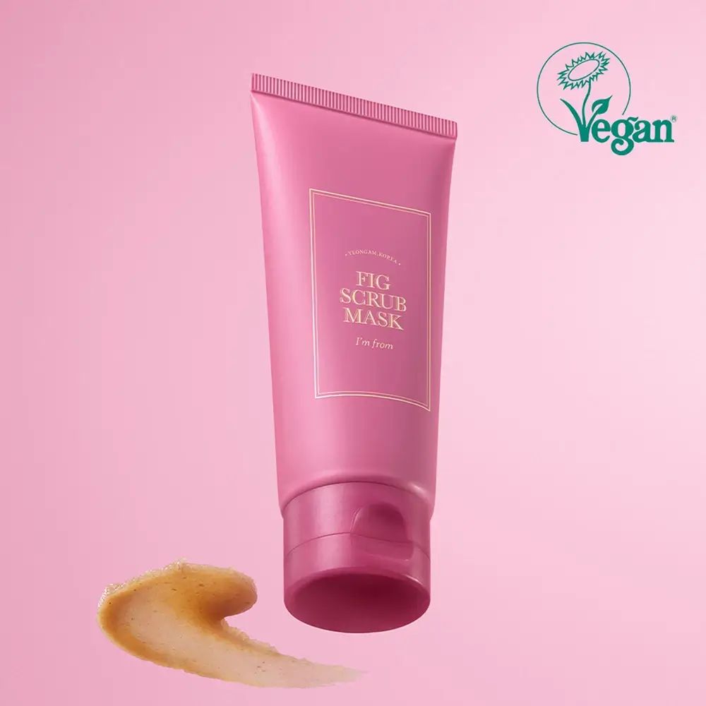Roze tube met productnaam en tekst. Opschrift: FIG SCRUB MASK, I'M FROM. Vegan label. Productmonster.