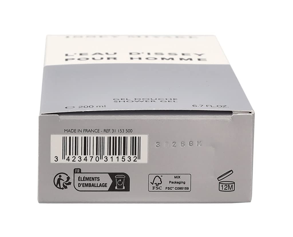 Bas de l'emballage du gel douche Issey Miyake. Code-barres, symboles de recyclage, logo FSC, symbole 12M. Fabriqué en France.