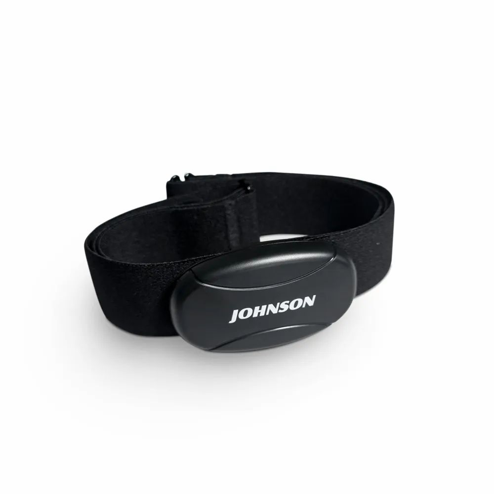 Ceinture pectorale noire avec capteur. Inscription: JOHNSON. Pour la mesure de la fréquence cardiaque. Avec fermeture velcro.