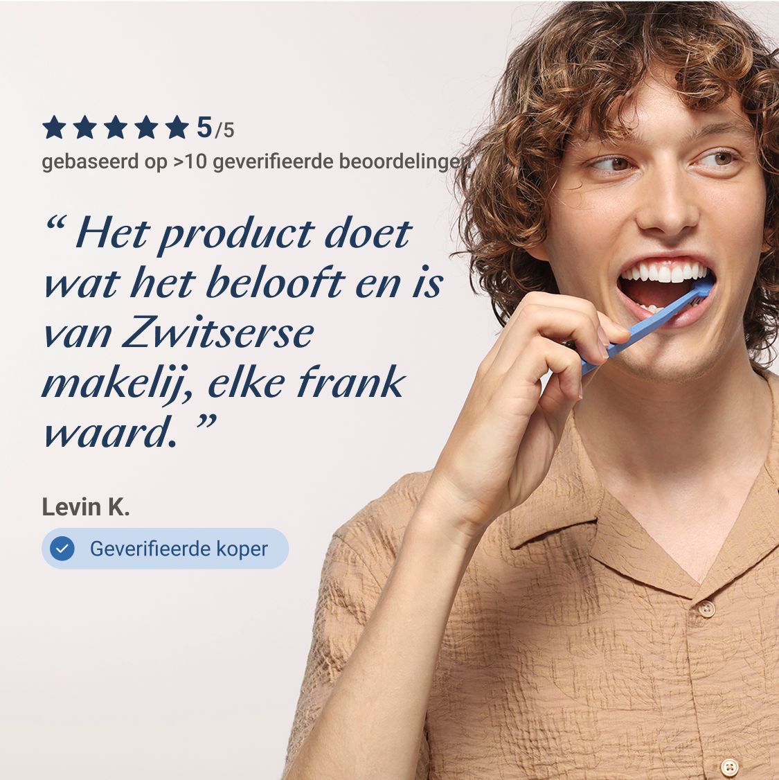 Tandpasta wordt op een tandenborstel aangebracht. Tekst: Omyadent® 200 sluit fijne kanaaltjes.