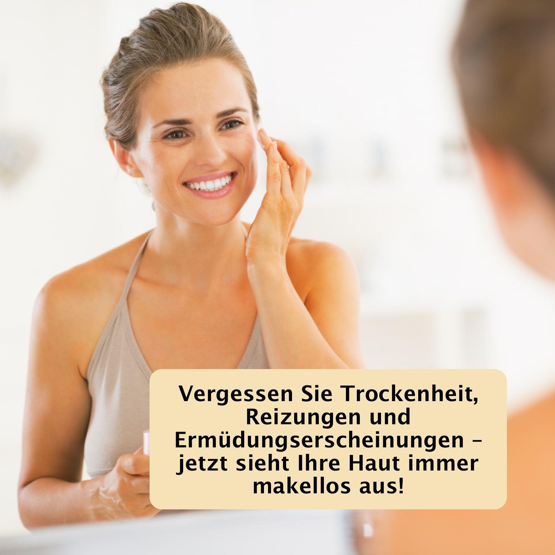 Vrouw brengt crème aan op haar gezicht voor huidverzorging.