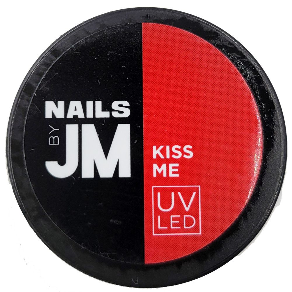 Contenant rond, divisé noir et rouge. Inscriptions: NAILS BY JM, KISS ME, UV LED.