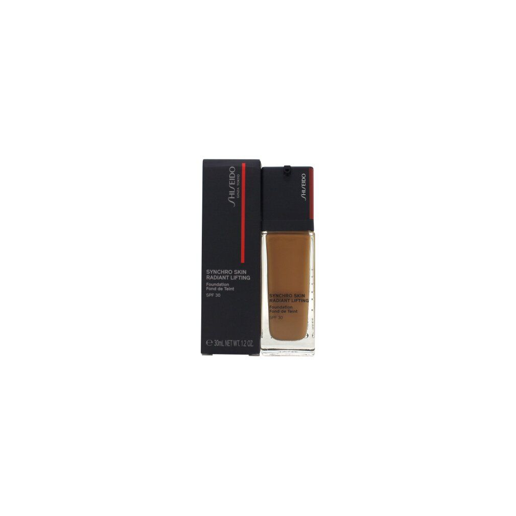 Shiseido Synchro Skin Radiant Lifting Foundation avec emballage. Boîte noire, flacon avec contenu brun.