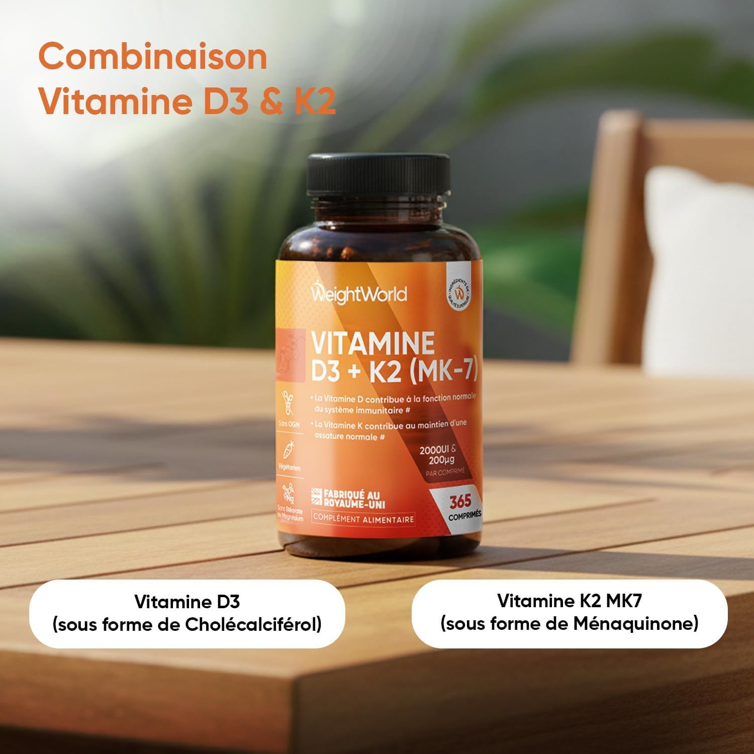 Bouteille WeightWorld Vitamine D3+K2 sur une table en bois.