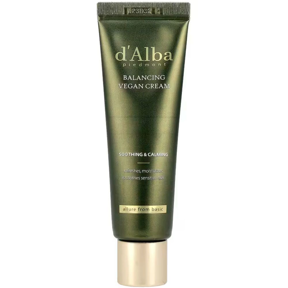 Tube verte avec bouchon doré. Inscription : d'Alba, Balancing Vegan Cream, Soothing & Calming.