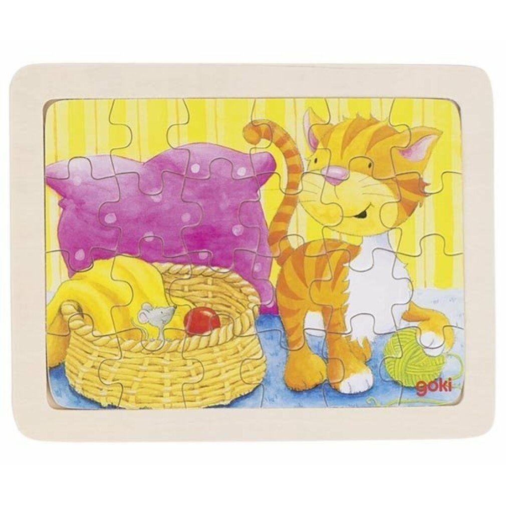 Houten puzzel met kat, 15 stukjes. De kat staat naast een mand met bollen wol. Goki-logo.