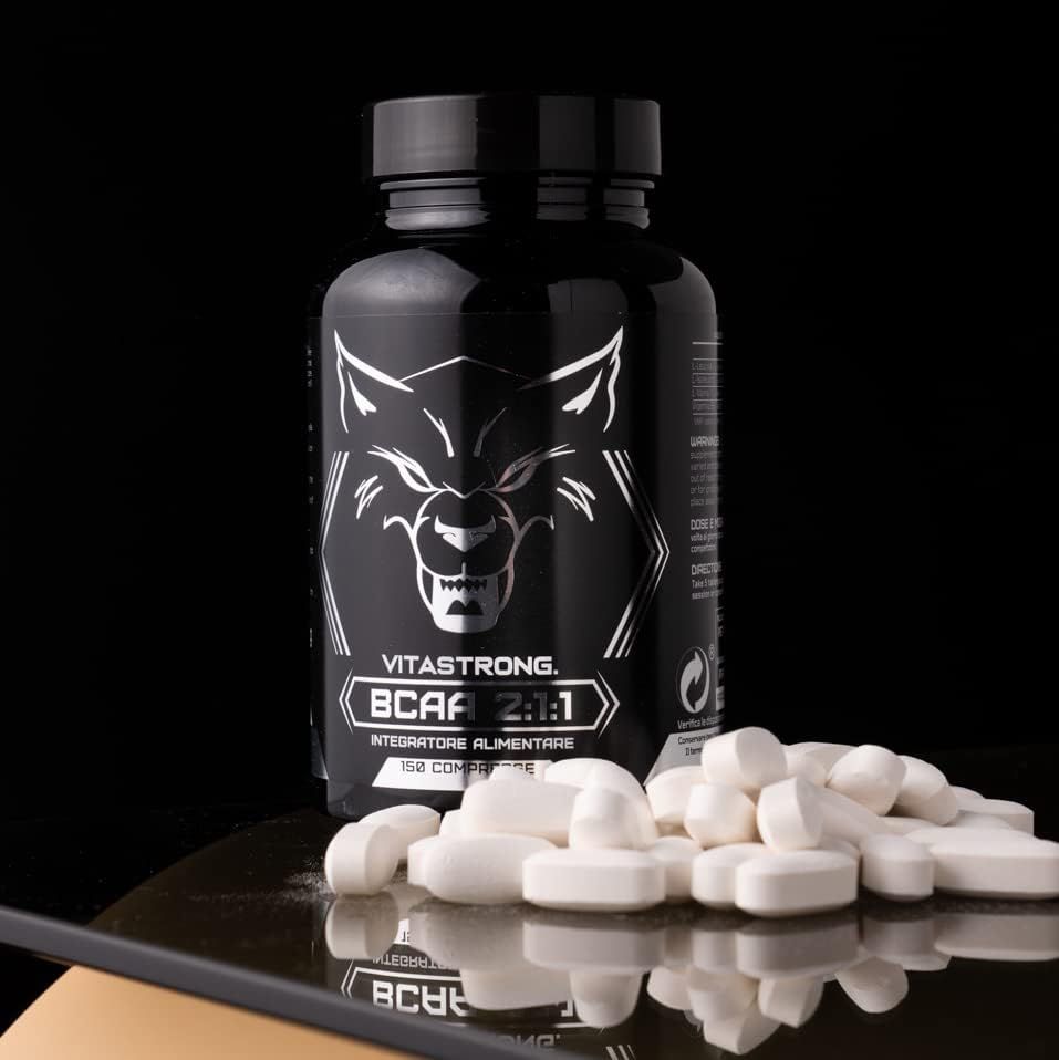 Flacon Vitastrong BCAA 2:1:1 et comprimés. Fond noir. Comprimés sur la table.