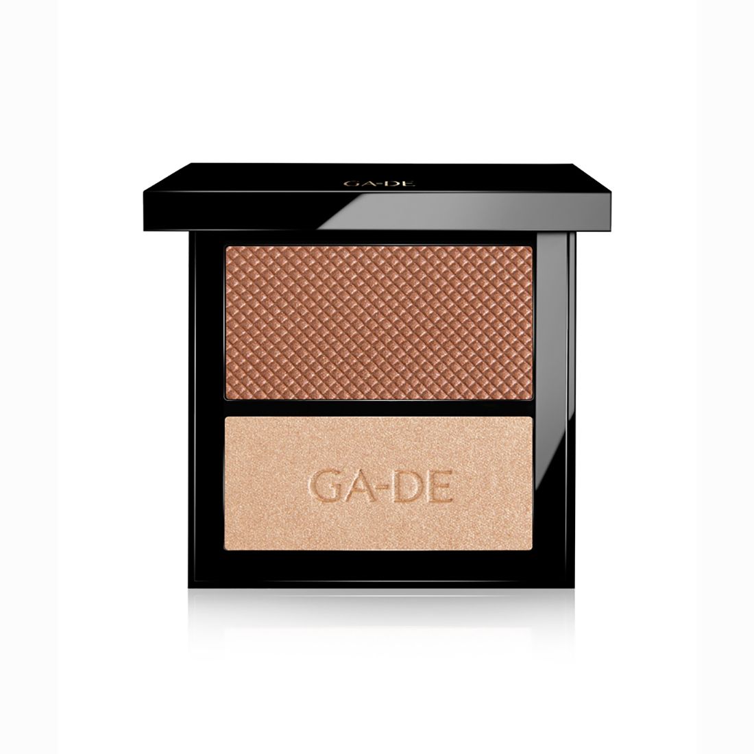 Boîtier de maquillage noir avec deux teintes. Teinte bronzée gaufrée en haut, teinte claire avec inscription en bas.