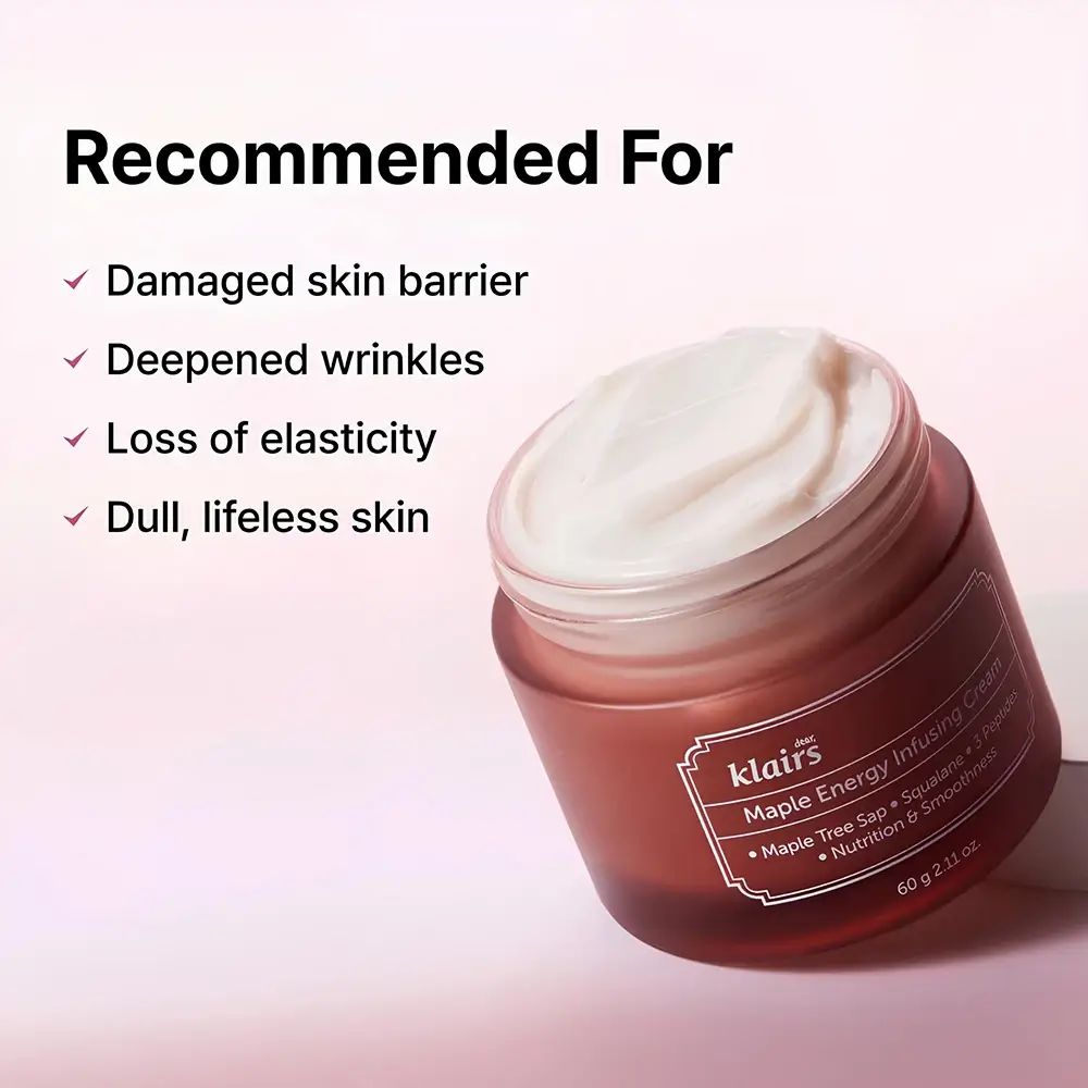 Crèmepot met open deksel. Opschrift: Dear Klairs Maple Energy Infusing Cream. Aanbevolen voor huidproblemen. Crème zichtbaar.