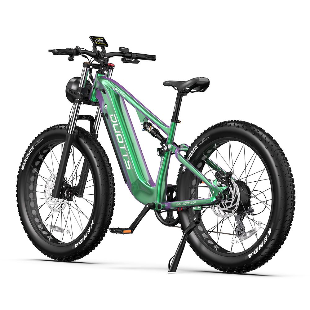 Groene elektrische mountainbike, brede banden, DUOTTS-logo, koplamp en display.