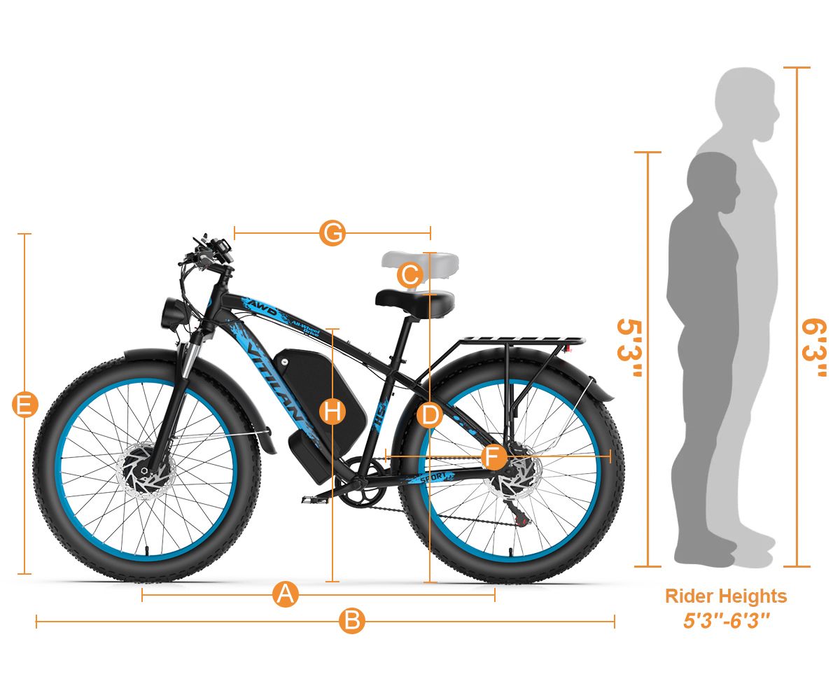 VTT électrique noir avec accents bleus. Dimensions et tailles de cyclistes indiquées. Le vélo a un porte-bagages.