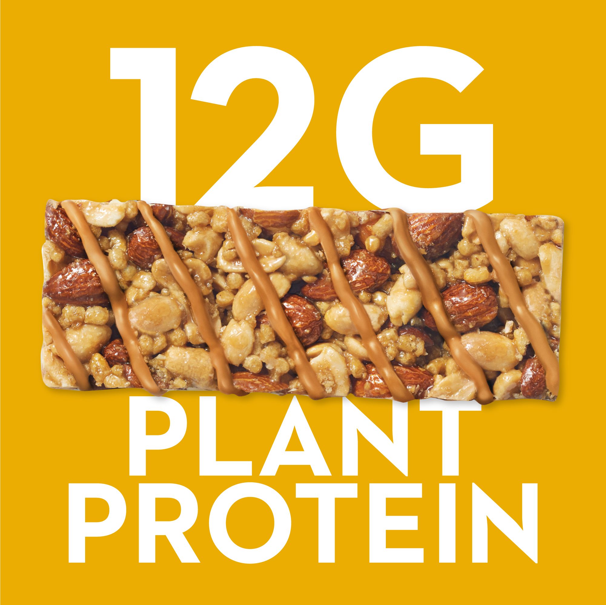 Close-up van een eiwitreep, karamel en noten. Opschrift: 12G PLANT PROTEIN.