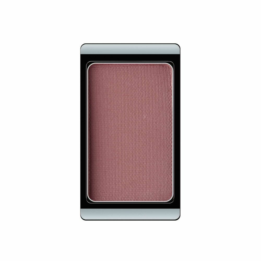 Een rechthoekige blush in een zwarte verpakking met zilveren rand.