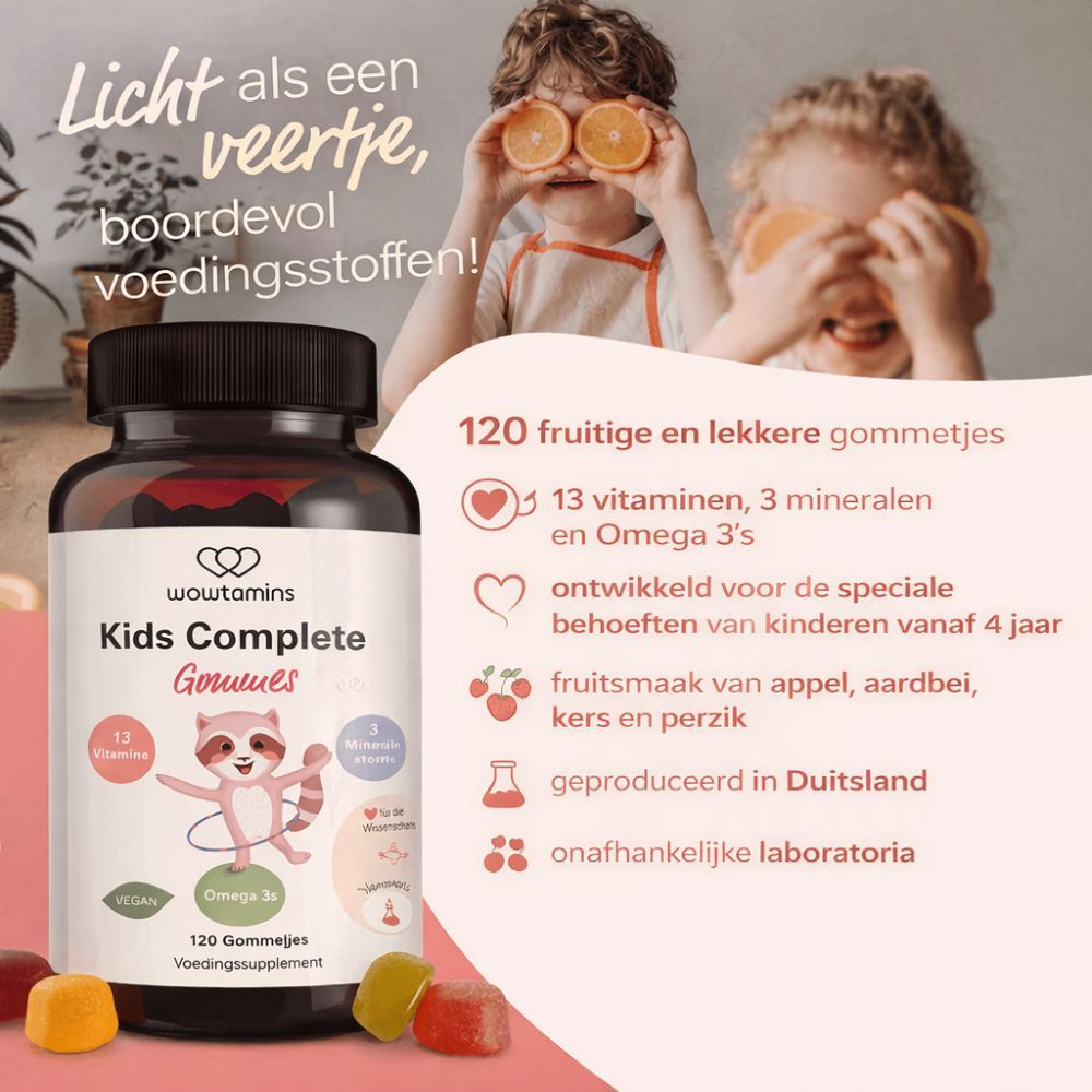 Fles WOWTAMINS KIDS COMPLETE met etiket dat 13 vitamines, 3 mineralen en Omega 3 vetzuren benadrukt.