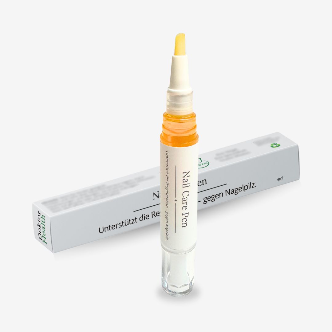 Stylo de soin des ongles et son emballage. Stylo blanc avec pointe jaune et corps transparent. Nom du produit sur l'emballage.