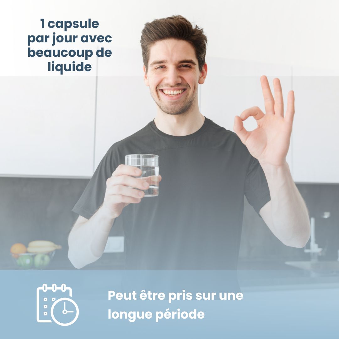Homme fait signe OK avec un verre d'eau et un flacon Zinc 15 PUR.