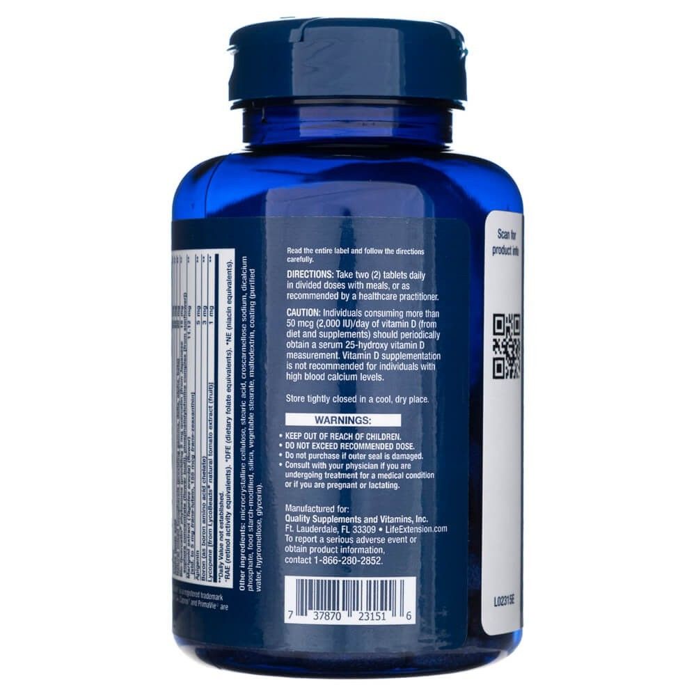Blauwe fles met vitamine D-tabletten, achterkant met etiket en barcode.