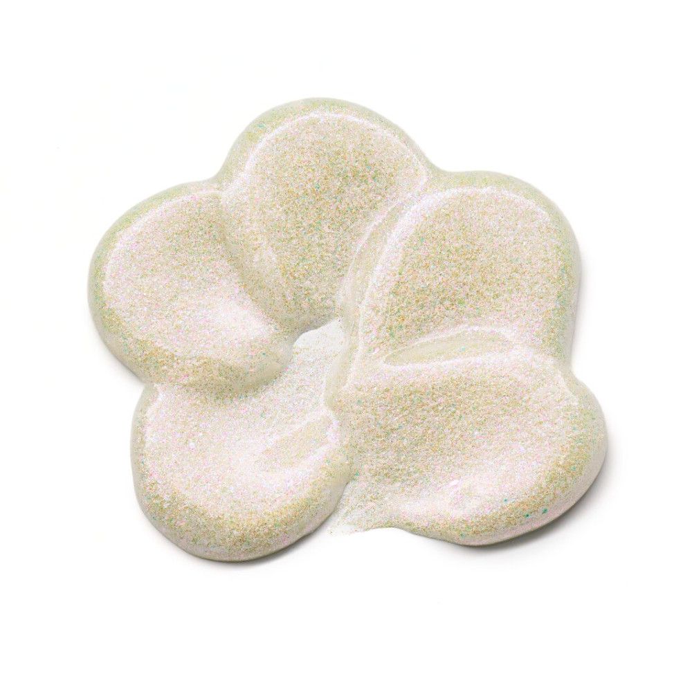 Texture scintillante étalée. Teinte: vert-argenté. Sur fond blanc.