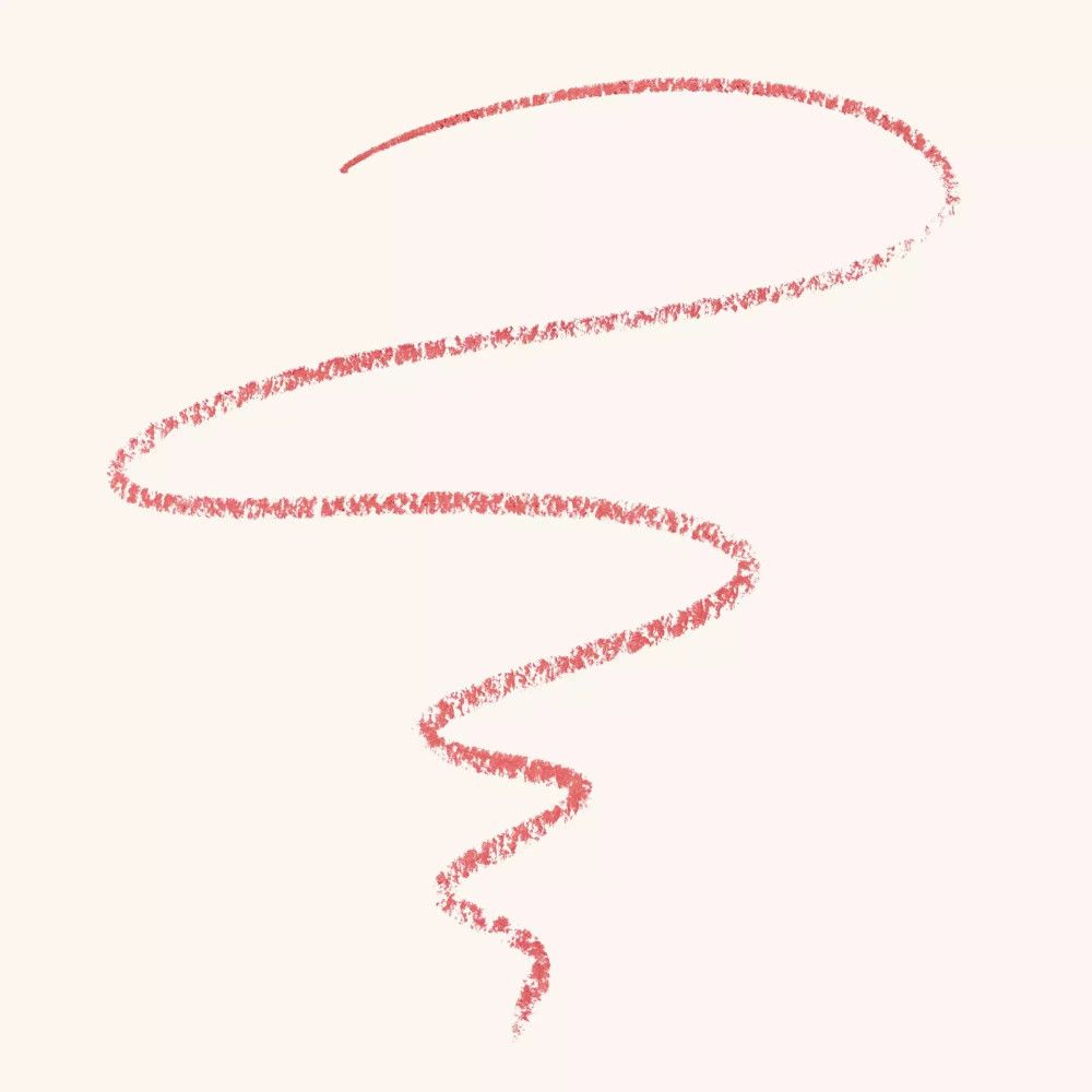 Streek van een perzik kleurige lipliner. Op een lichte achtergrond.