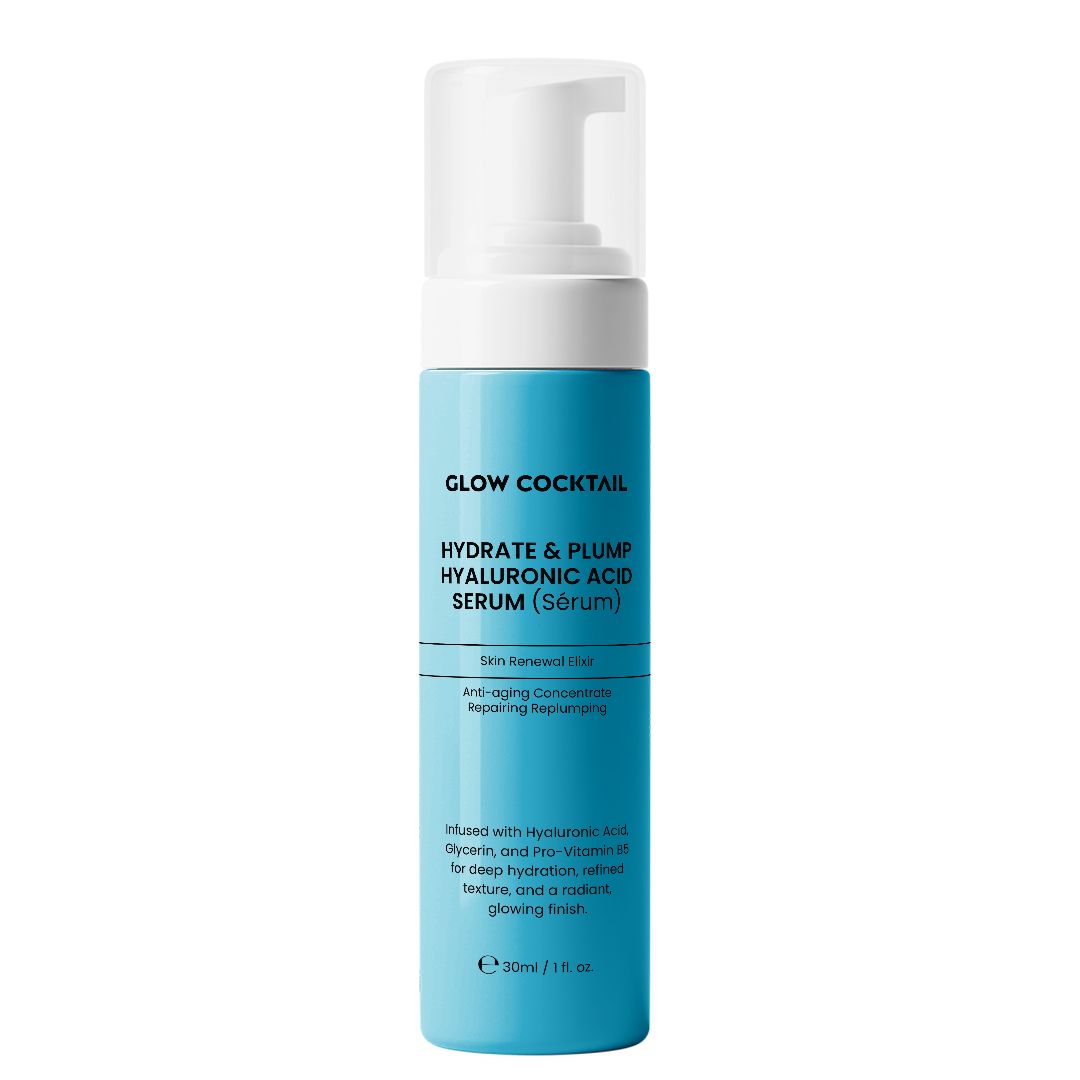 Sérum à l'acide hyaluronique Glow Cocktail dans un flacon bleu clair avec pompe. 30ml.