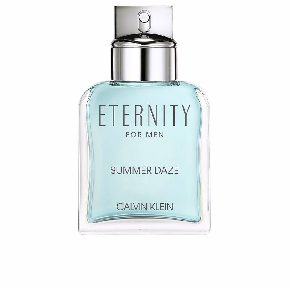 Lichtblauwe fles met zilveren verstuiver. Opschrift "Eternity for Men Summer Daze" en "Calvin Klein".