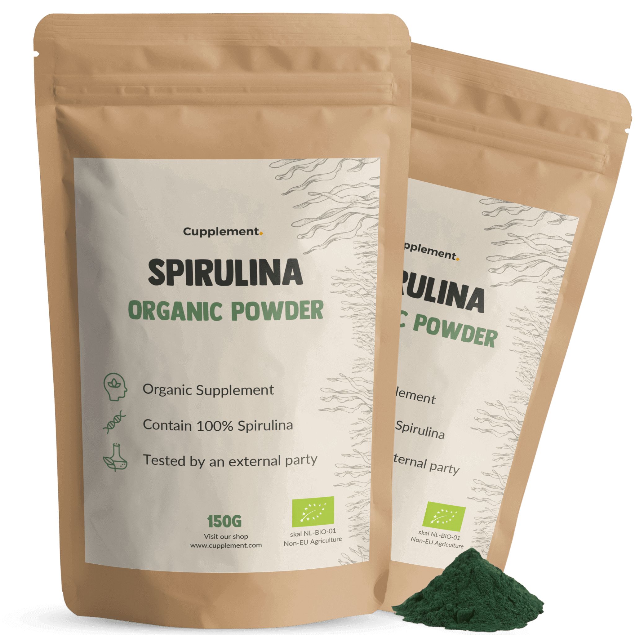 Twee zakken Cupplement Spirulina BIO. Bruine verpakking met wit etiket. Groen poeder ernaast.