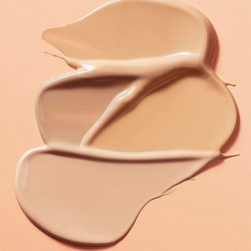 Trois teintes de correcteur sur fond beige. Différentes nuances.