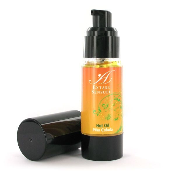 Fles met Hot Oil Pina Colada, merk Extase Sensuel, met pompdos en open dop.