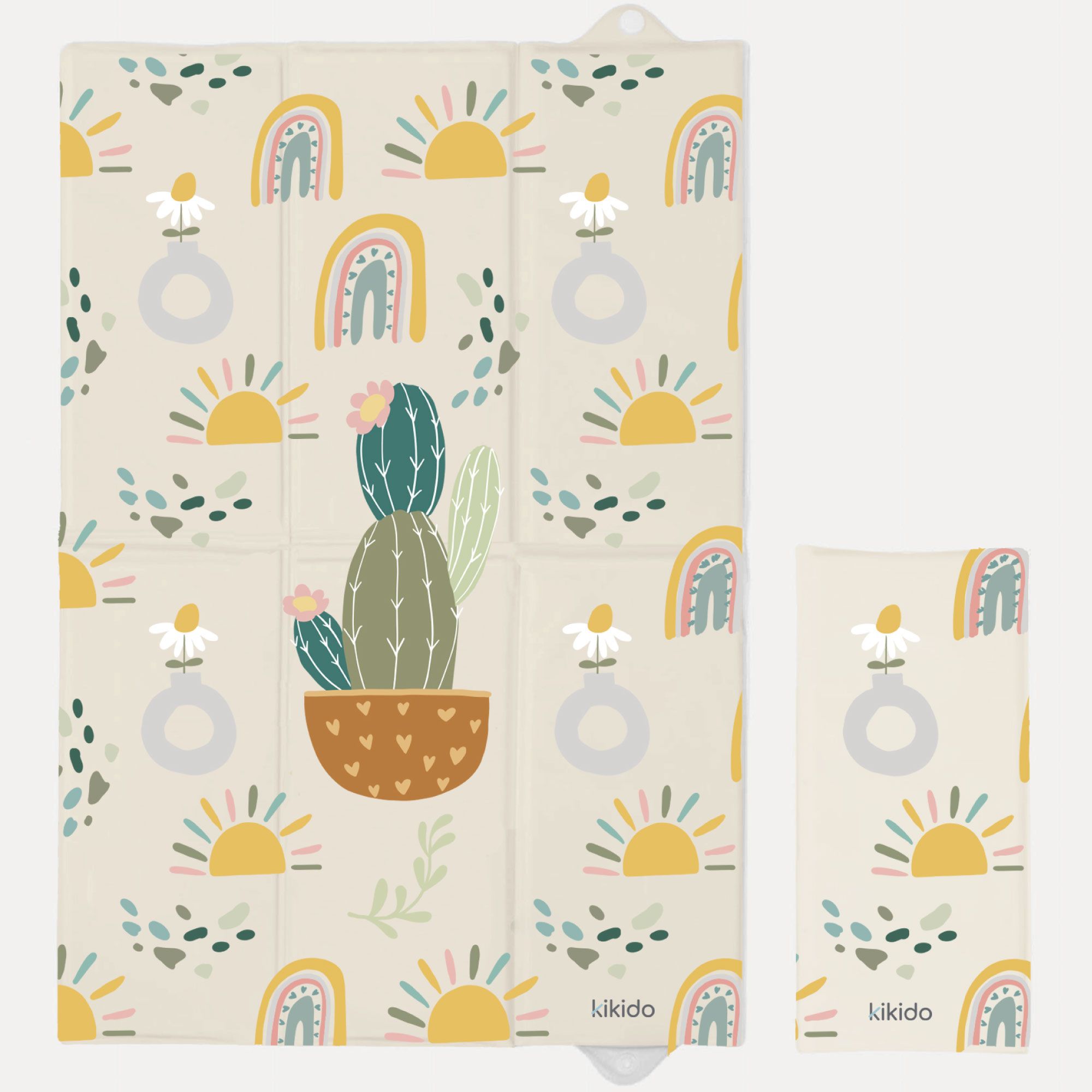 Matelas à langer avec motif cactus. Beige, avec soleils, arcs-en-ciel et fleurs. Marque : Kikido.