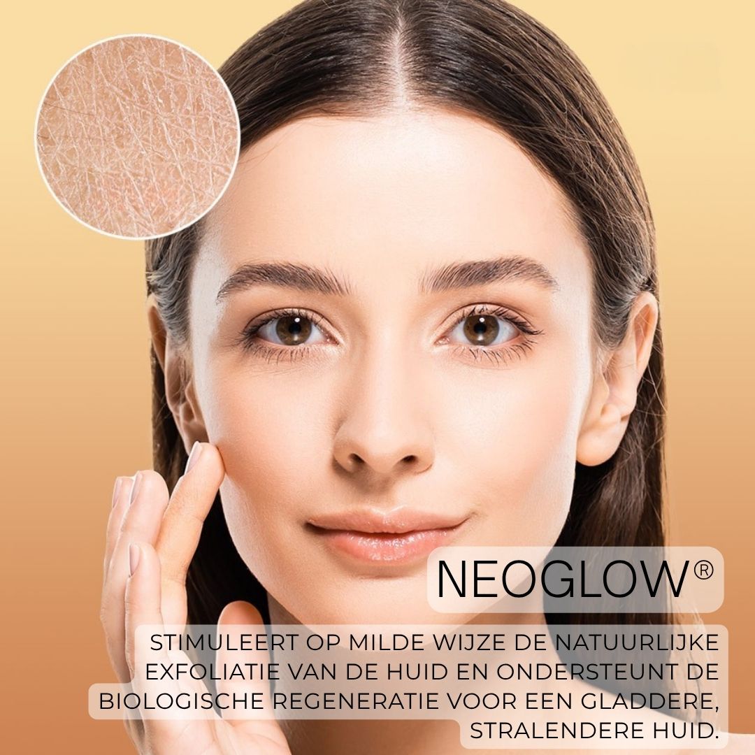 Vrouw raakt haar gezicht aan. Tekst: NEOGLOW. Tekst over het effect op de huid.
