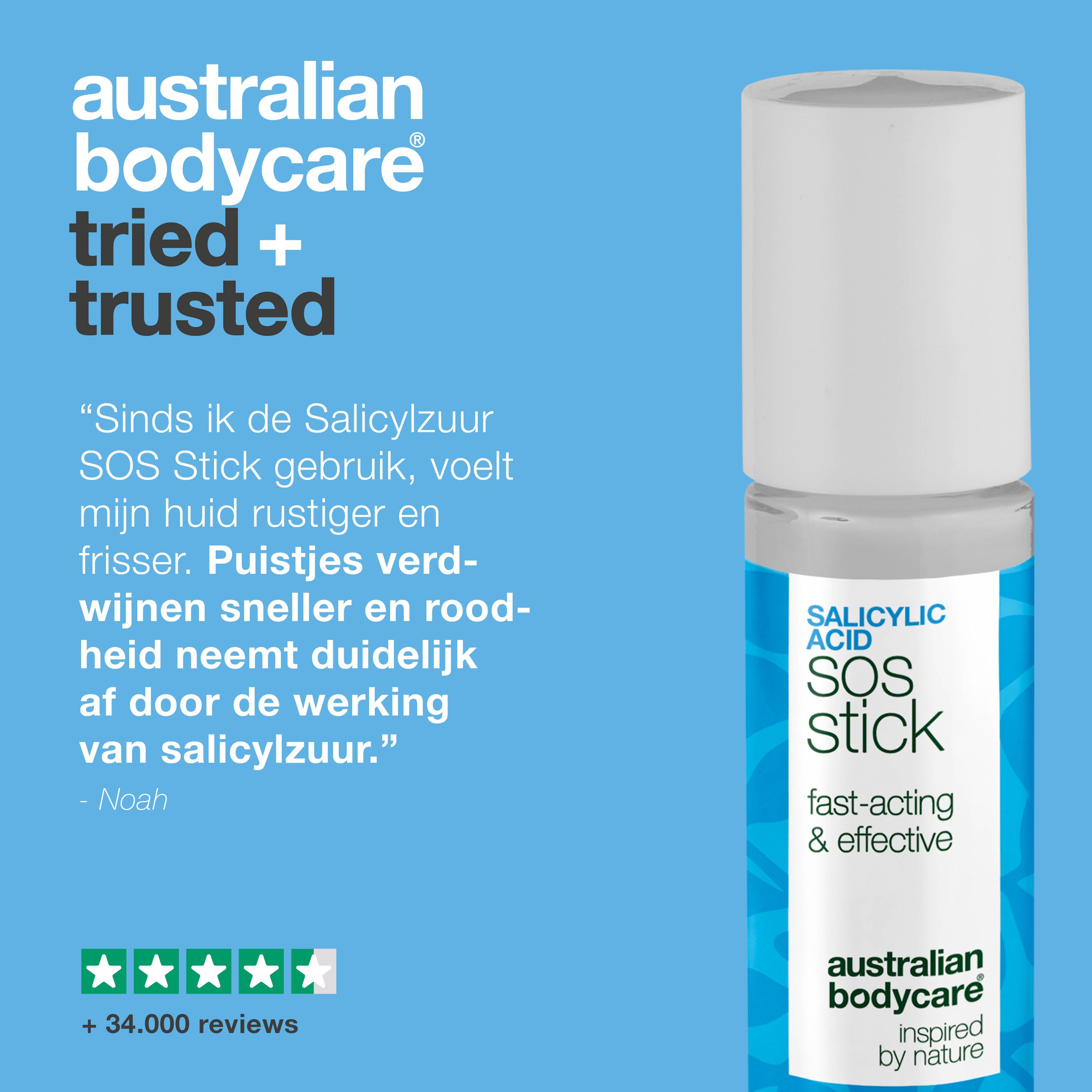 Stick met tekst en beoordelingen. Citaat: Mijn huid is rustiger. Roodheid neemt af. Blauwe en witte verpakking.