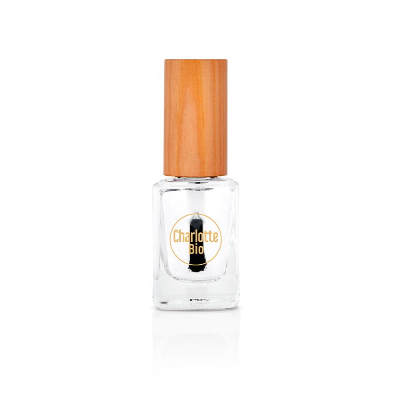 Transparante nagellakfles met houten dop. Opschrift Charlotte Bio.
