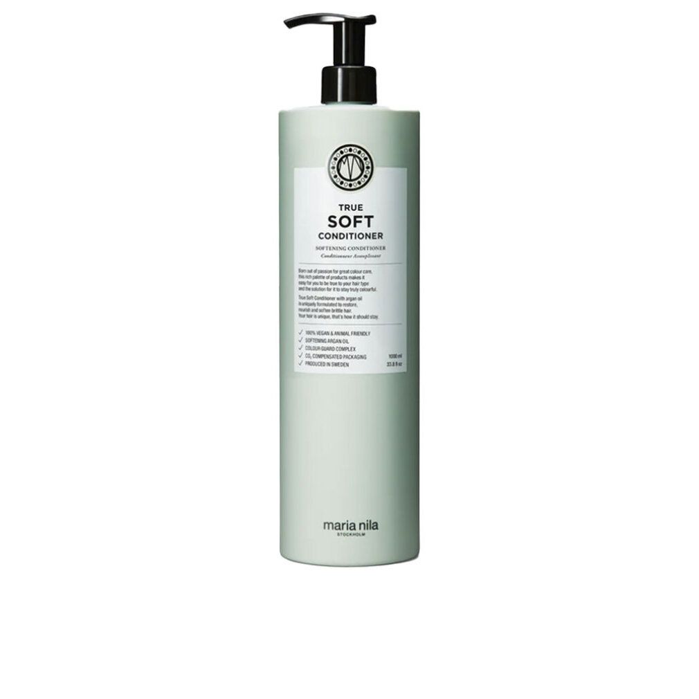 Lichtgroene fles met zwarte pomp. Label met tekst: TRUE SOFT CONDITIONER. Merk: Maria Nila.