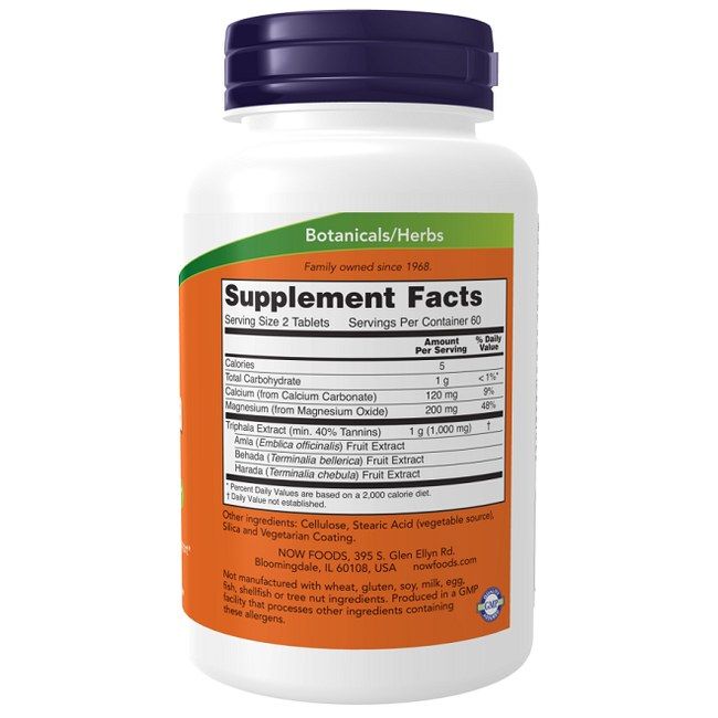 Achterkant van een Now Foods Triphala 500 mg fles met voedingsfeiten en ingrediënten.