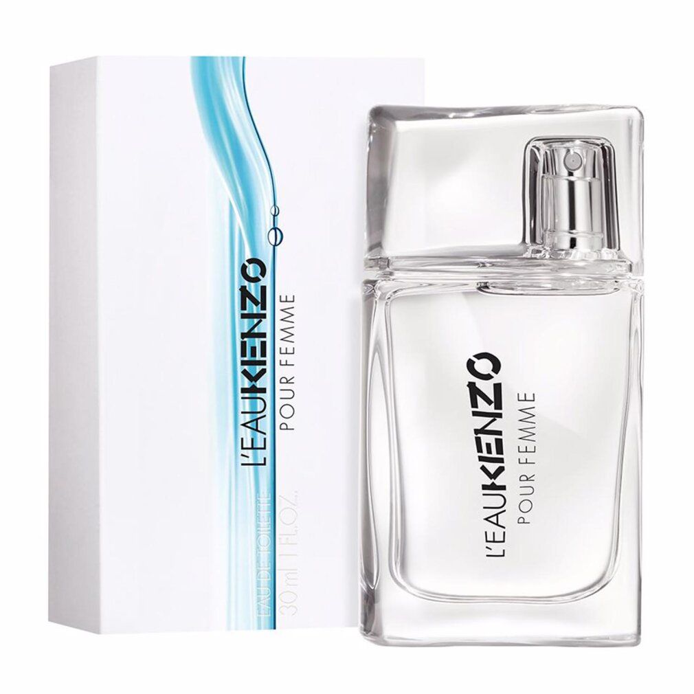 Glazen fles en verpakking. Opschrift: L'EAU KENZO POUR FEMME. Rechthoekige fles naast witte verpakking met blauw design.