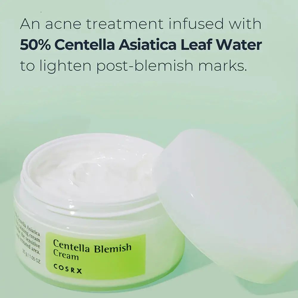 Open crèmepot met deksel ernaast. Tekst: Centella Blemish Cream, COSRX. Opschrift: 30 g / 1,05 OZ.