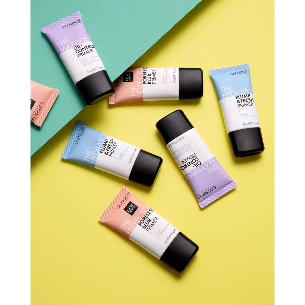 Divers tubes. Inscription: Catrice, THE PORELESS BLUR PRIMER, THE OIL CONTROL PRIMER, THE PLUMP & FRESH PRIMER. Sur fond jaune.