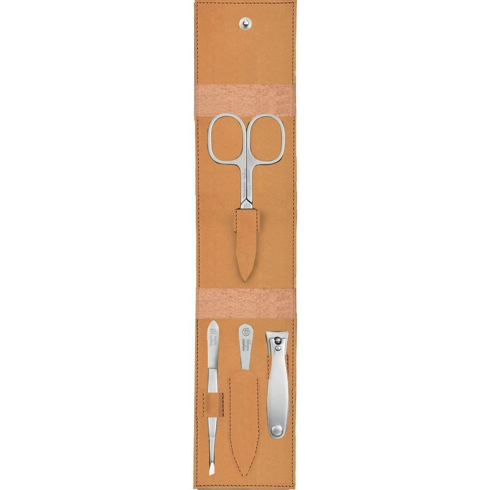 Leren etui met manicure set: schaar, pincet, nagelriemduwer en nagelknipper.