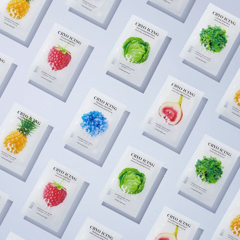 Meerdere verpakkingen van Cryo Icing Calming Mask Sheet. Verschillende afbeeldingen van fruit en groenten. Tekst: Cryo Icing.