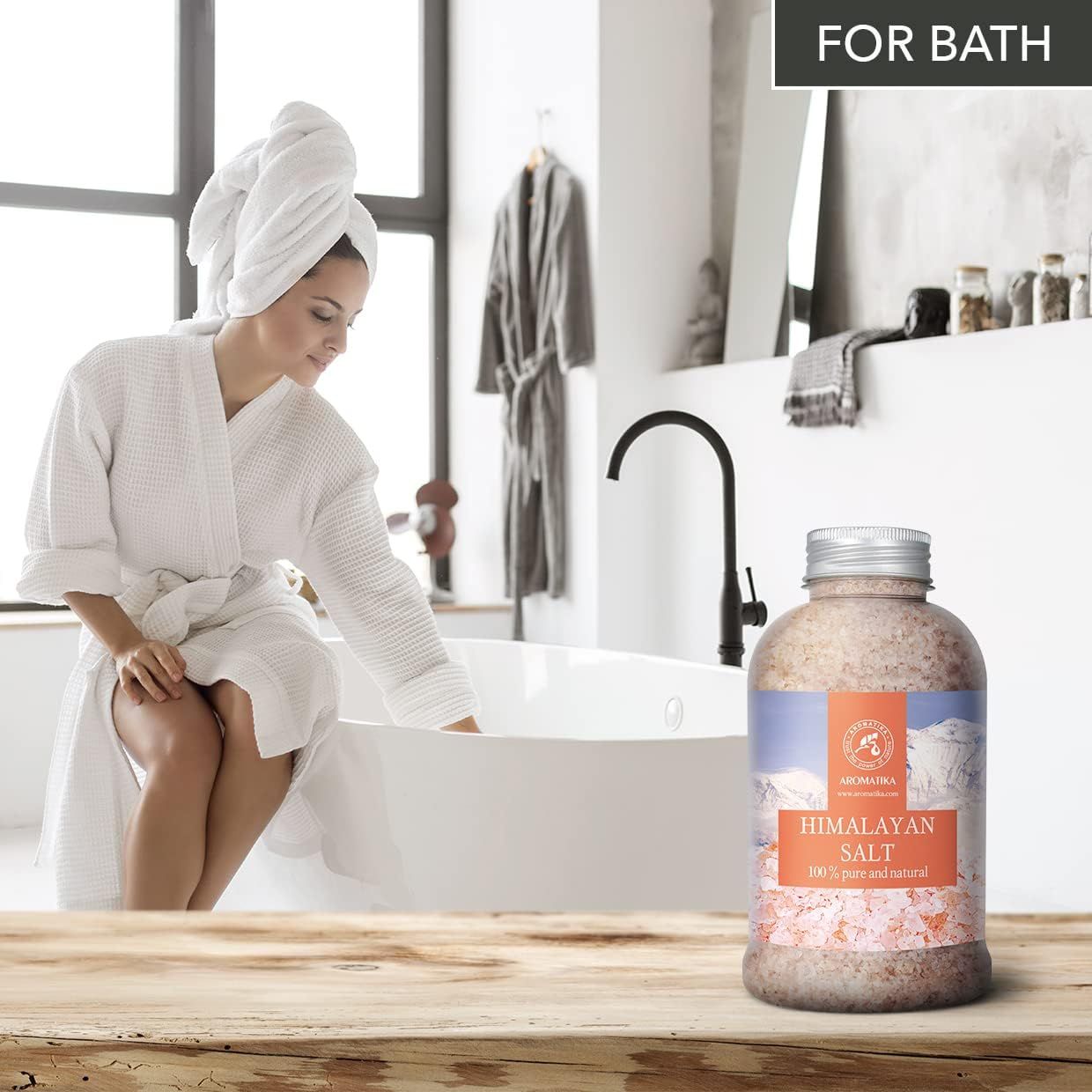 Bouteille de sel d'Himalaya pour le bain.