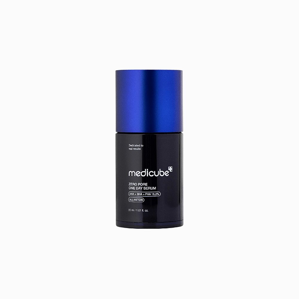 Donkerblauwe fles met blauwe dop. Opschrift: Zero Pore One Day Serum. 30 ml.