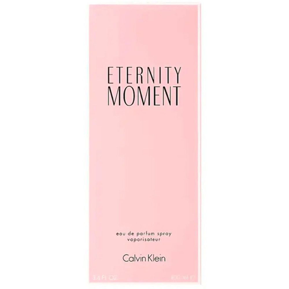 Roze verpakking met tekst "Eternity Moment". Daaronder "eau de parfum spray" en "Calvin Klein".