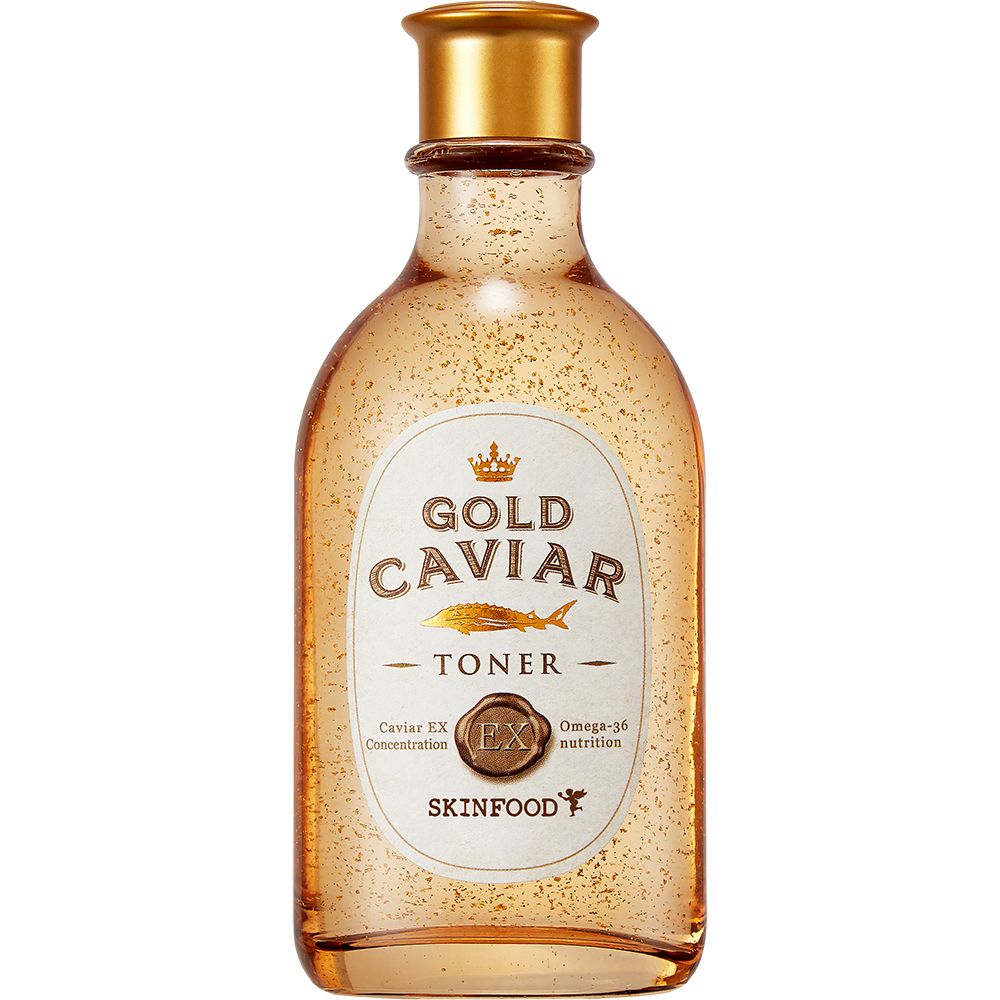 Flacon Gold Caviar Toner. Verre ambré avec particules d'or. Bouchon doré. Logo SKINFOOD. Texte : Caviar EX, Omega-3&6.