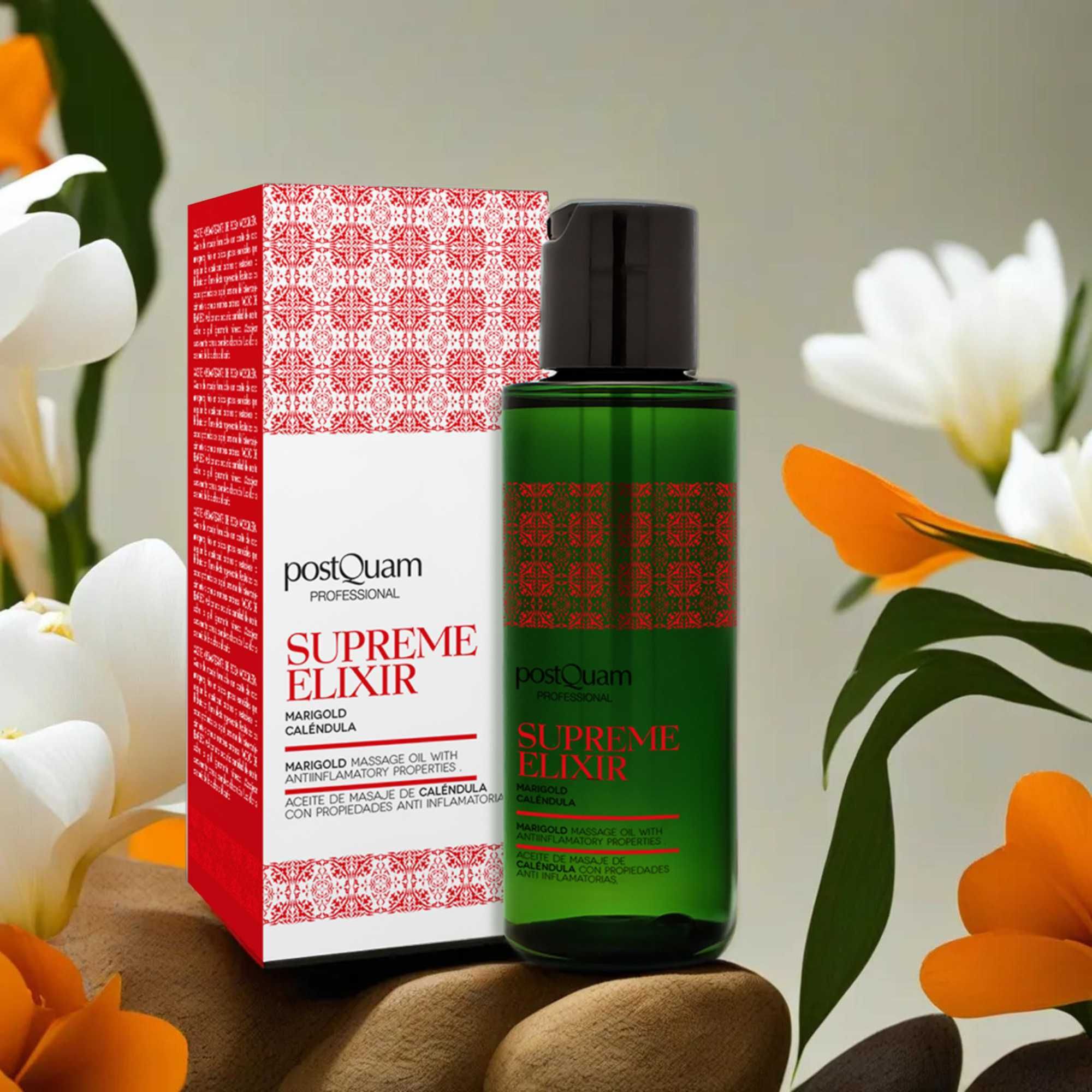 Groene fles met zwarte dop en rode tekst. Rode doos ernaast, bloemen op de achtergrond.