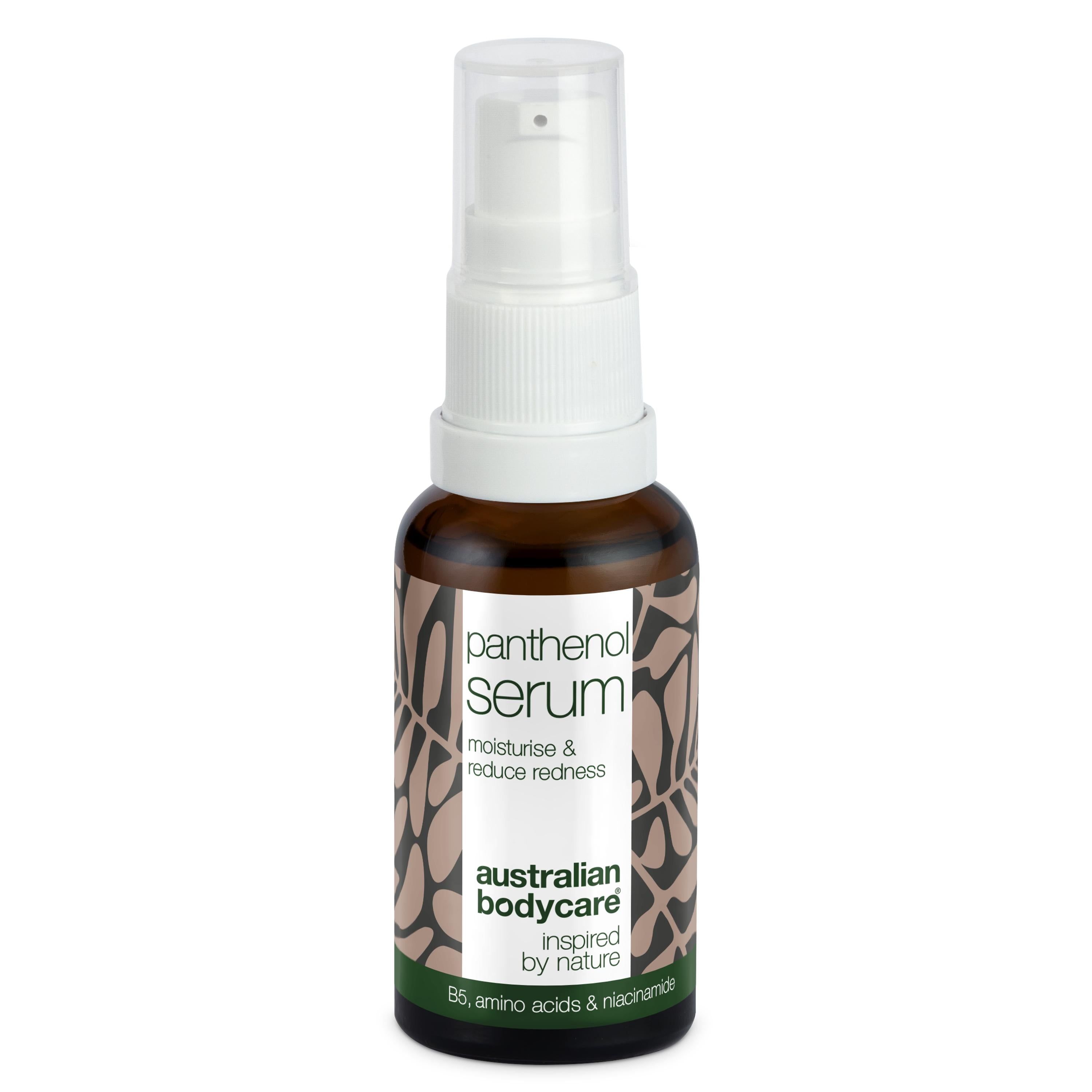 Bruine fles met witte pomp. Opschrift: Panthenol Serum, Australian Bodycare.