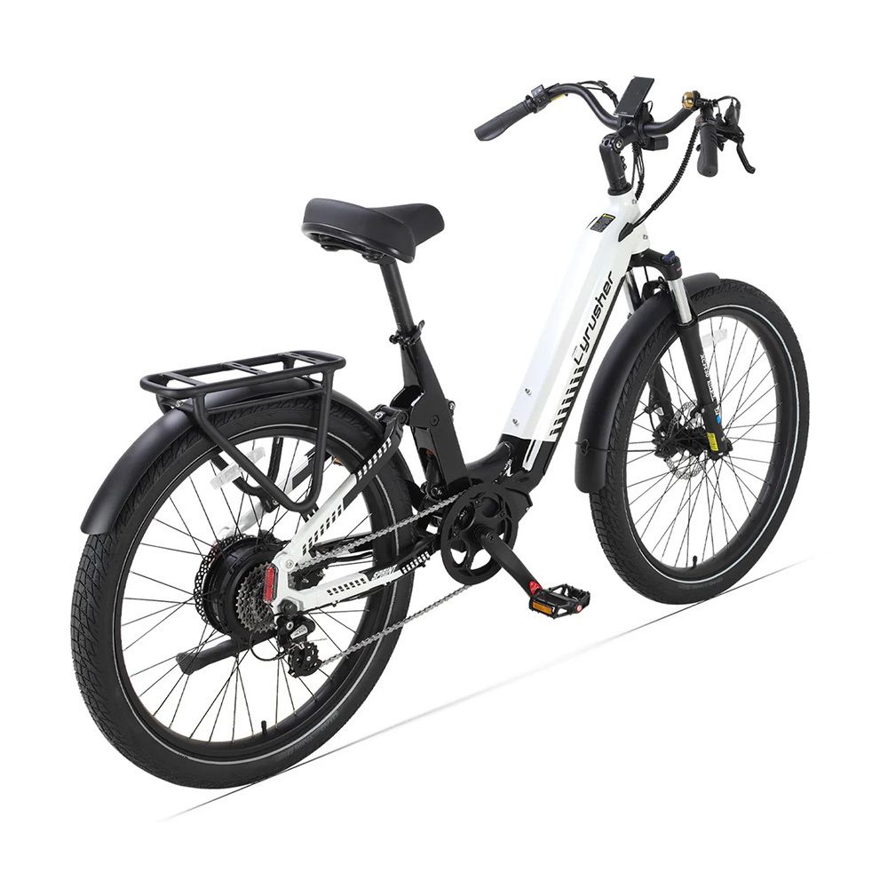 E-bike Cyrusher Sprint, wit en zwart. Zwarte banden, spatborden, bagagerek. "Cyrusher" logo op frame. 8 versnellingen.