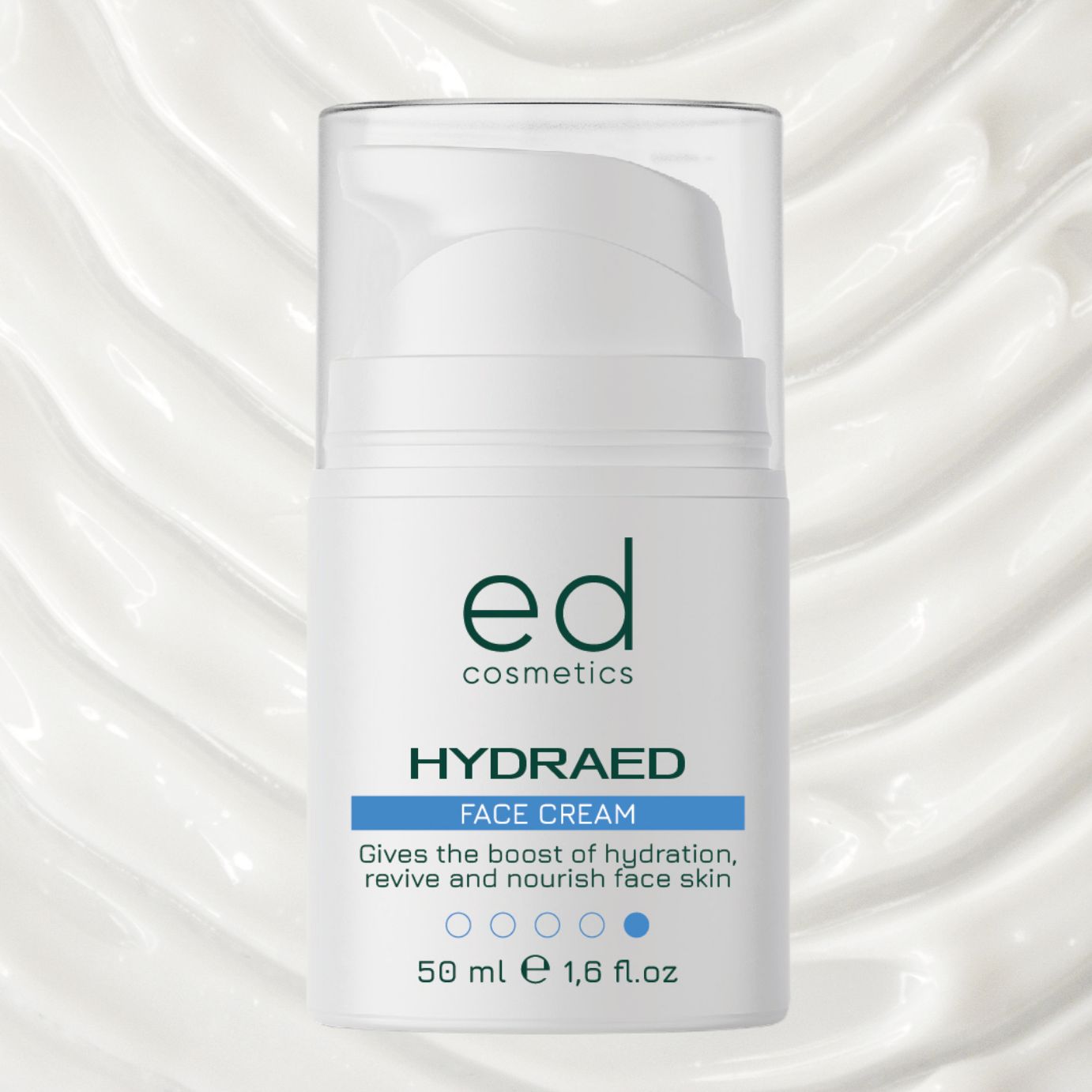 Flacon de crème blanc avec pompe. Inscription: ed cosmetics, HYDRAED FACE CREAM. Fond: texture crème.